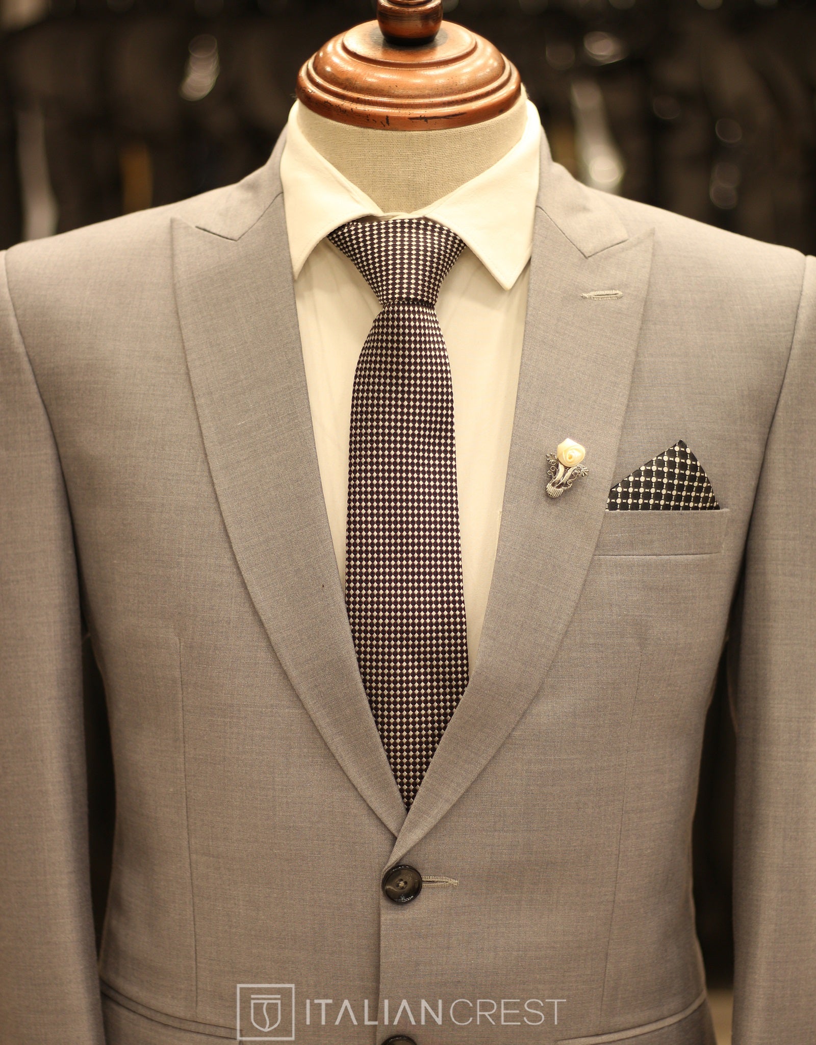 IC13669-Peak Lapel Suits
