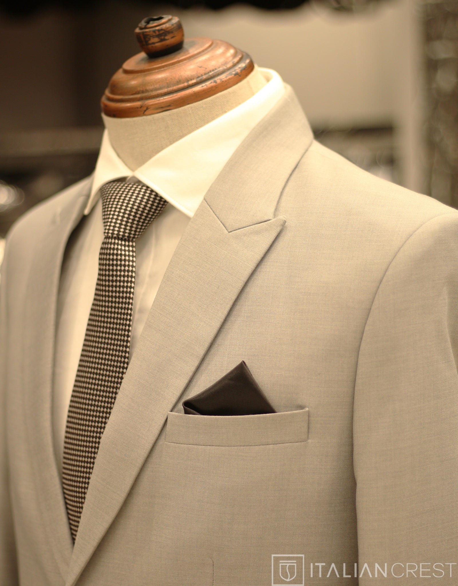 IC13688-Peak Lapel Suits