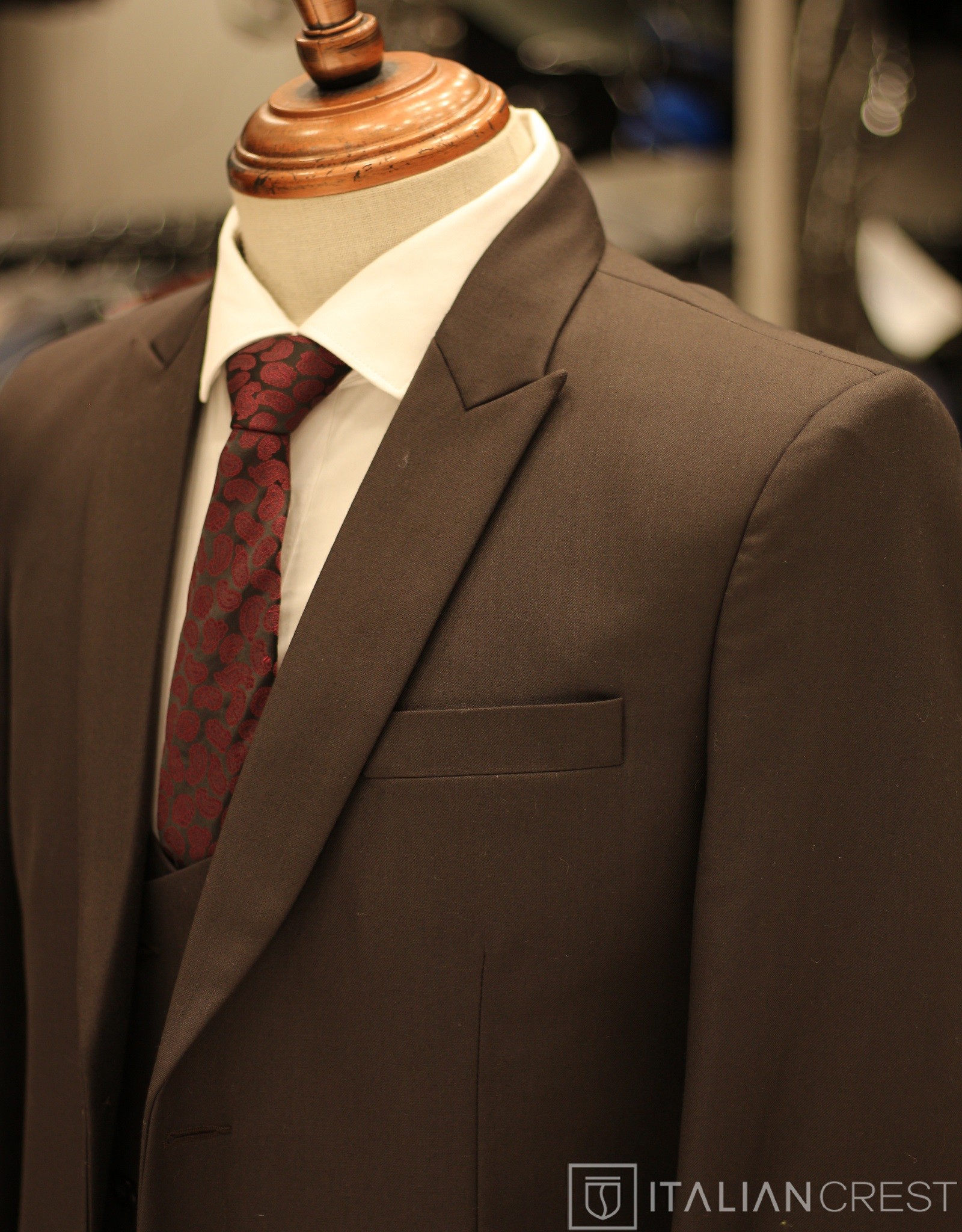 Peak hot sale lapel suit
