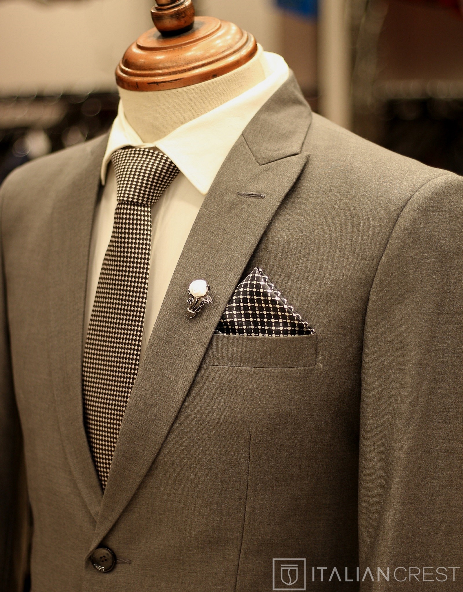 IC13667-PEAK LAPEL SUITS