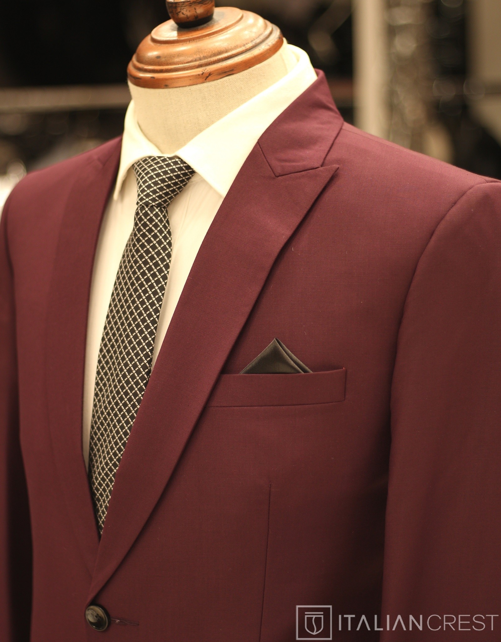 IC13685-PEAK LAPEL SUITS